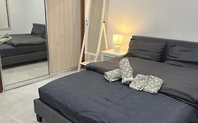 Comfort, Cosy Affordable And New Relaxing House-3 Bedrooms - 3 Queen Beds -Excellent Place That Suitable For Everyone